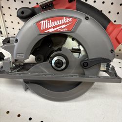 Milwaukee New 61/2” Circular Saw 18M Fuel 