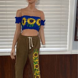 Blusa Ombliguera De Girasol Y Pantalón 