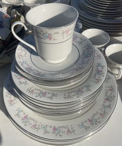 Dynasty China Set - 20 Pieces