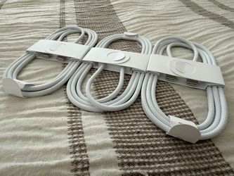 Braided apple usb c charging cables.