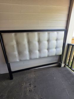Cabecera y cajones para cama y un espejo gratis