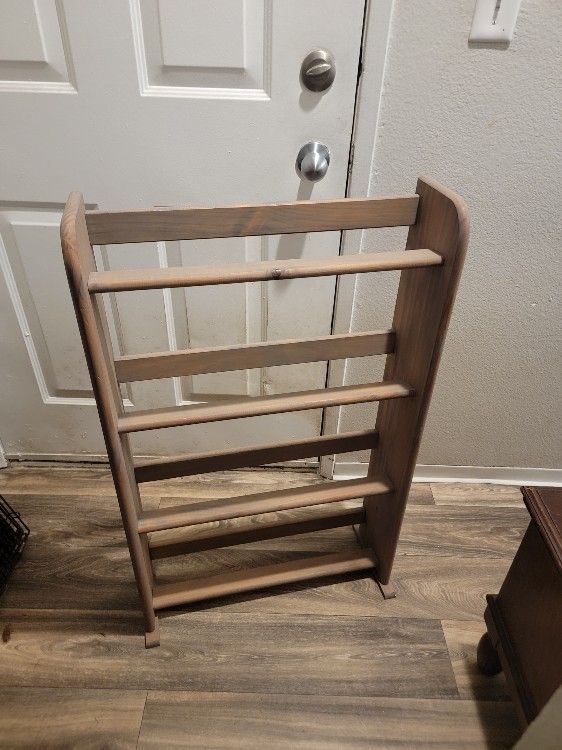 Vintage Blanket Quilt Towel Storage Rack