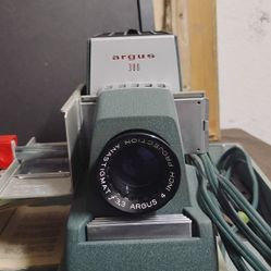 Argus 300 Automatic Slide Projector (Model III) w/ Case & Manual