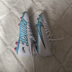 Women’s Soccer Cleats Size 7.5