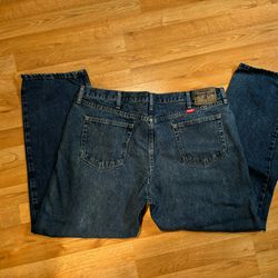 Wrangler jeans mens size 40 x 30. Like new.