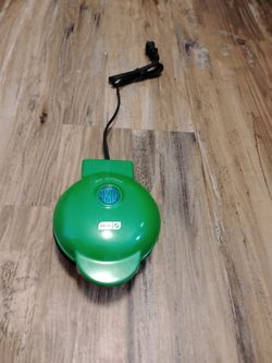 Dash Mini Waffle Maker – Green