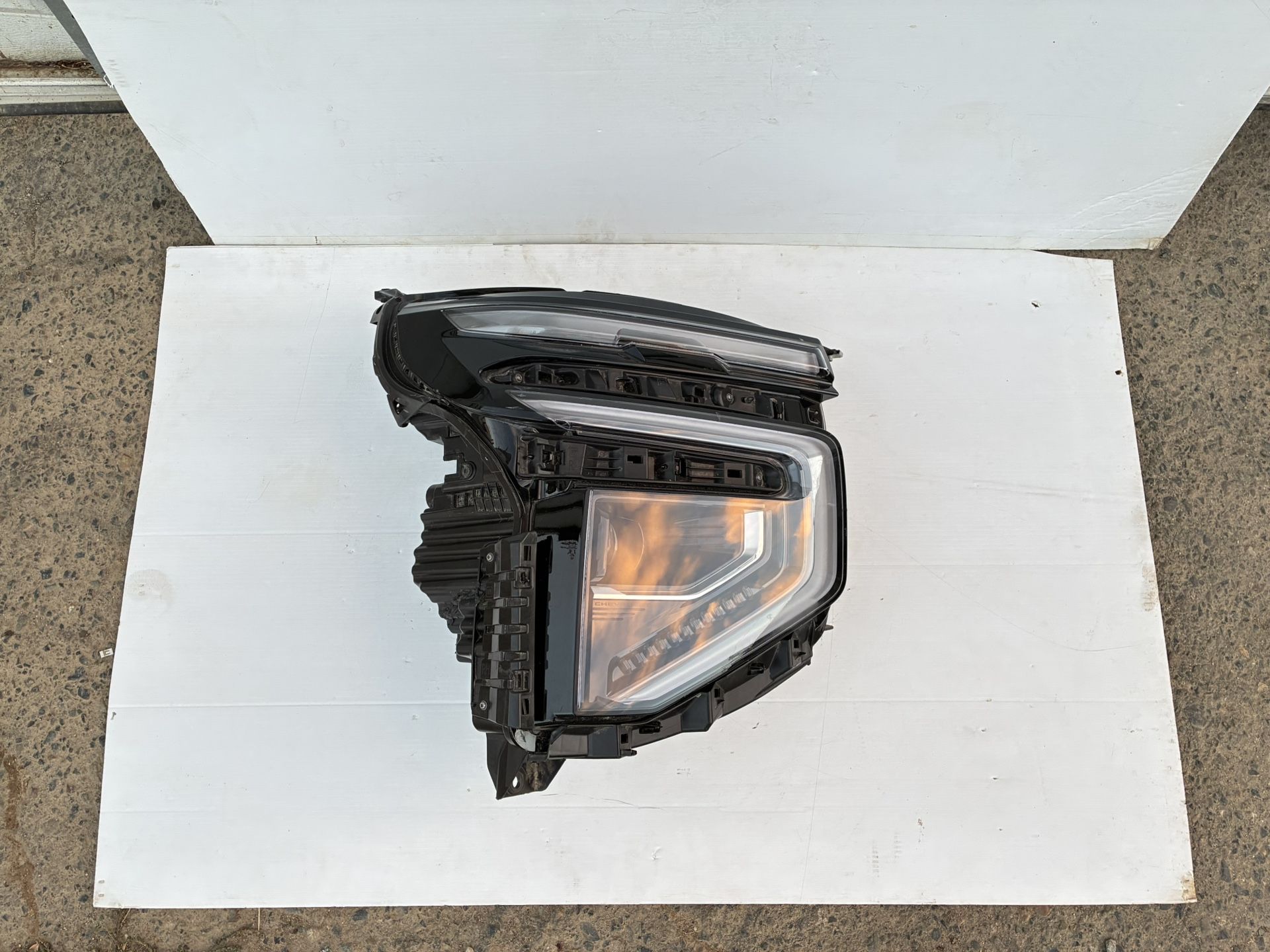2025 2026 Chevy Tahoe Suburban Left driver Side Headlight Lamp LED OEM