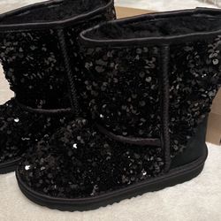 UGGS GIRLS SIZE 2. BRAND NEW.  