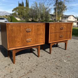 Mid-Century pair Walnut Two Drawers Nightstands