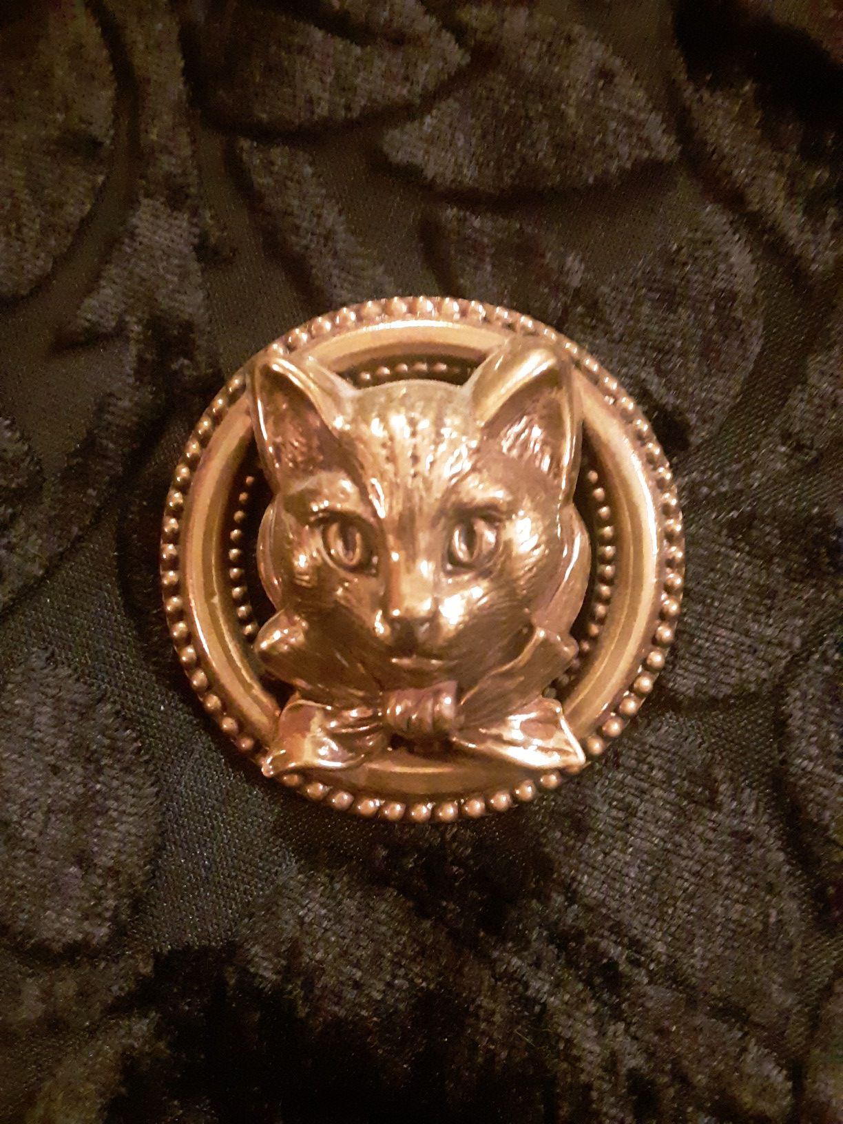 ♥️Vintage Brass, Domed for a scarf, KITTY CAT PIN ~ 🐈