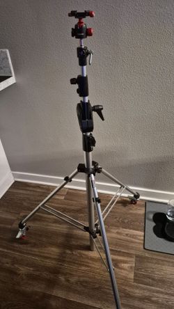 Manfrotto tripod w/ Ulanzi ball head