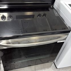 LG Electric Stove 6.3 Cu. Ft. 32” AMAZING PRICE!!