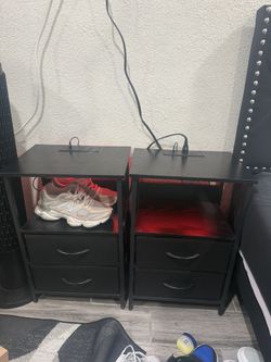 2 Nightstands