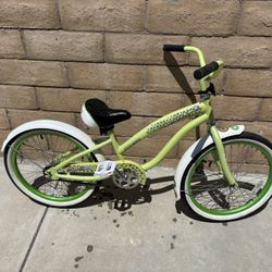 Diamondback Miz Della Cruz Girls bike! 20 inch bike!