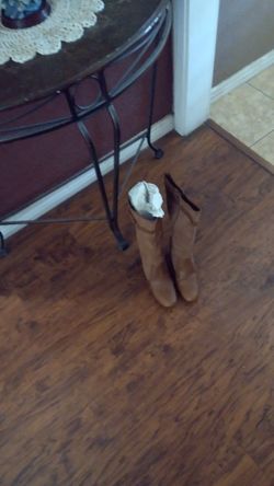 Predictions Brand Size 8 1/2 Womans High Heel Brown Leather Boots