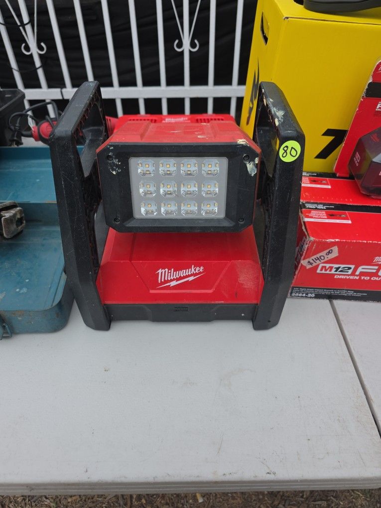 Milwaukee M18 Light