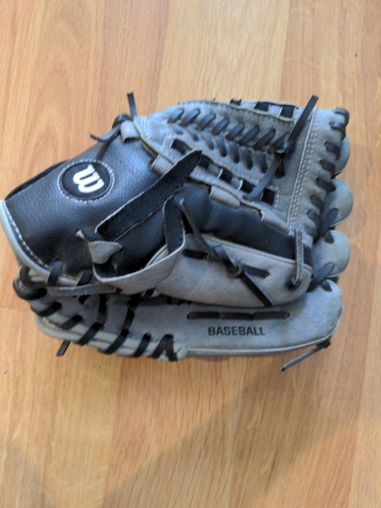 Wilson Leather Baseball Glove 11"