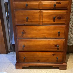 Vaughn Bassett (100% Solid Wood) Chest Of Drawers (5-drawer)(1 of 3 Bedroom Set)