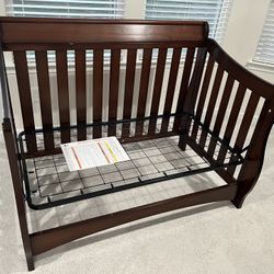 Delta Baby Crib - Brown
