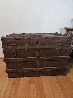 Rustic Trunk
