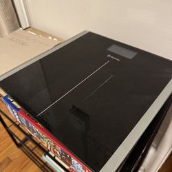 Digital Bathroom Scale (Sleek Glass Design)