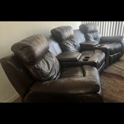Set Looks Very Clean ; Reclines In All 3 Sections   $ 400.-