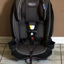 LIKE NEW GRACO SLIM FIT CONVERTIBLE CAR SEAT!!!!!