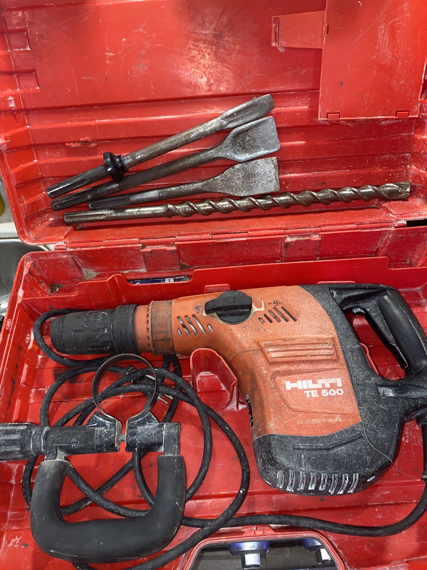 Hilti TE500 demolition hammer used works good with 4 bits and hard case. MSRP $1369 for $400 firm  Just one of the bits cost $100 alone.  Send me your
