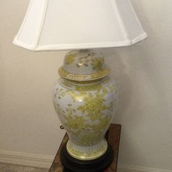 Vtg 1960’s  Marbro Oriental Style Lamp  Yellow & Gold  On White Porcelain
