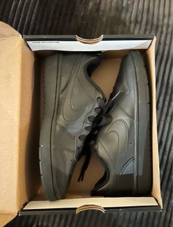 Brand new Black Nike shoes 5.5