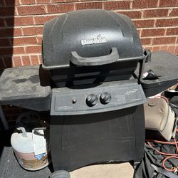 BBQ GRILL No Propane But It Does Work And It’s Very Dirty. I’m Moving And Don’t Need It, Girlfriend Has A Better One