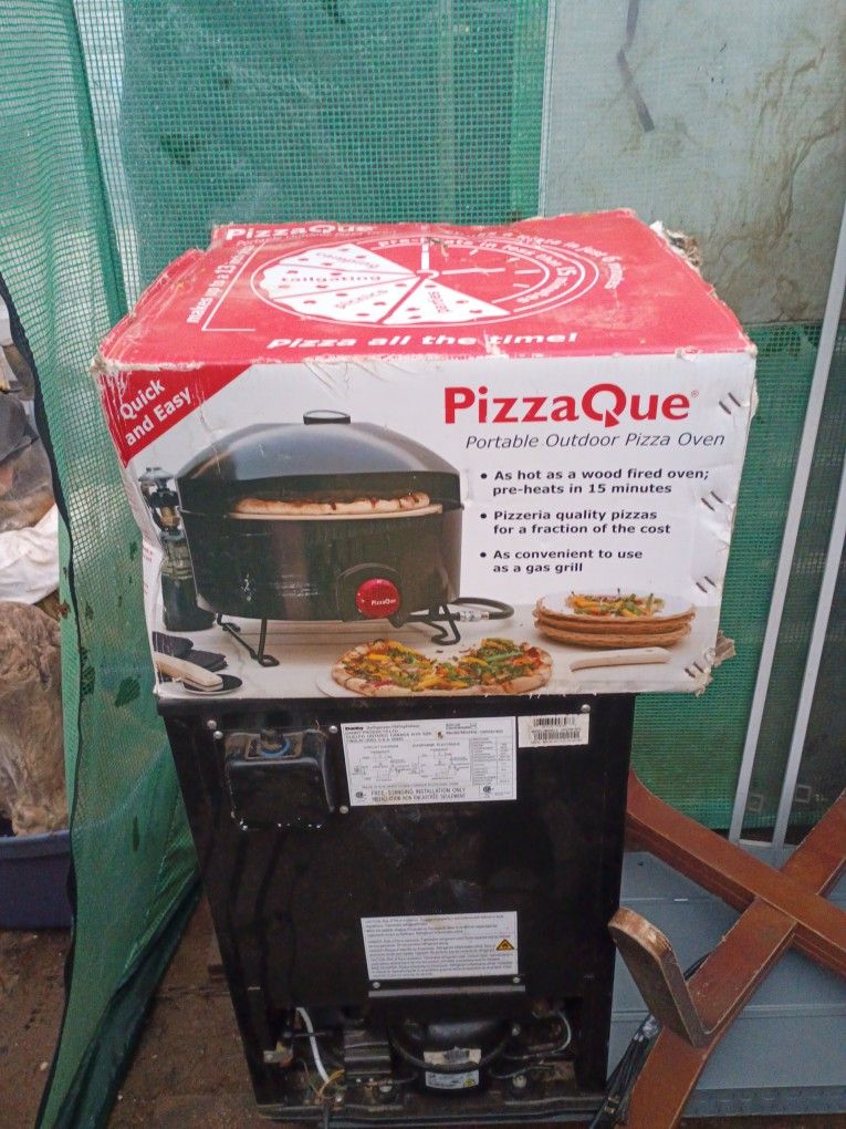 Propane Outdoor Pizza Oven New In Box
