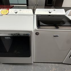 Maytag XL 5.3 CuFt Capacity Washer & Dryer Set