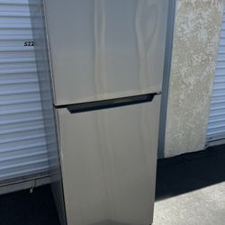 Insignia Apartment/Studio Refrigerator 