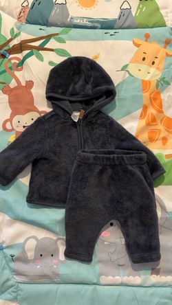Carters velour set size 3months