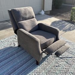 Comfortable Gray Recliner Chair – Like New, Clean