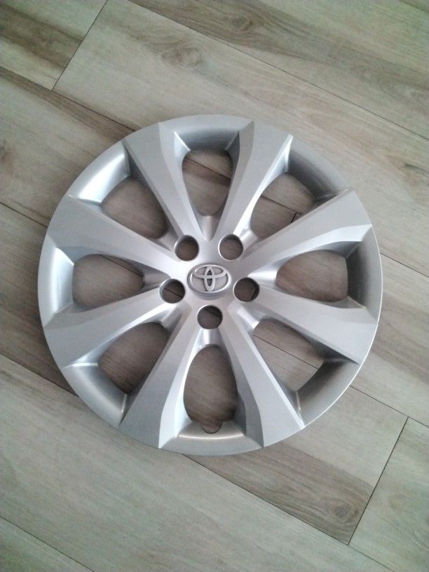 Toyota Corolla Hubcap Wheel Cover