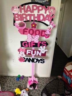 Minnie Mouse party sign