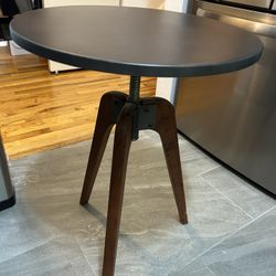 Adjustable Table 