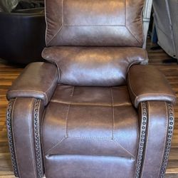 Reclining Chair (swiveling) - RC Willey