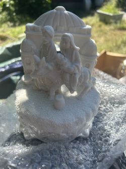 Vintage Nativity Music Box Carnival & Porcelein Base Baby Jesus Silent Night