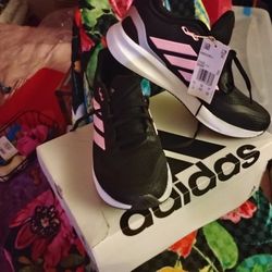 Women's Size 7 Adidas Brand New Size 7