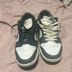 2 pairs of shoes one jordan 4 and Dunks 