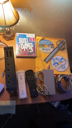 $95 OBO Nintendo Wii Bundle – Powers On – Mario Kart + Wii Sports Resort + 2 Remotes