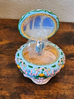 NWT Vintage Disney Cinderella Musical Jewelry Box with Figurine
