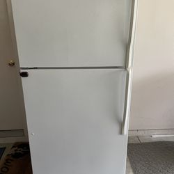 ROPER 18.2 Cubic Foot 30”W  White Refrigerator 