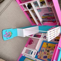 Barbie Closet 
