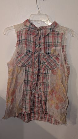 Sleeveless Plaid Button-Up Shirt with Lace Detail