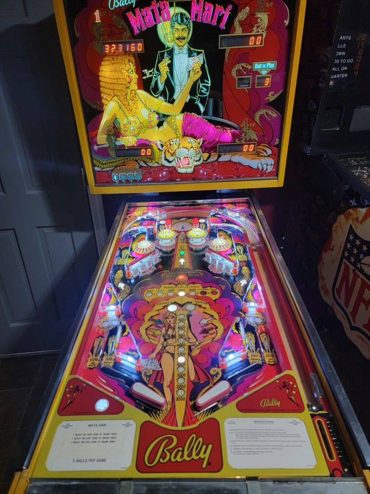Mata Hary Pinball Machine