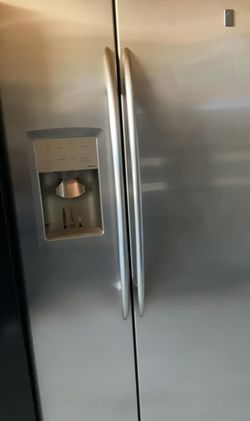 GE  Side By Side Stainless Steel Counter Depth Refrigerator Fridge
